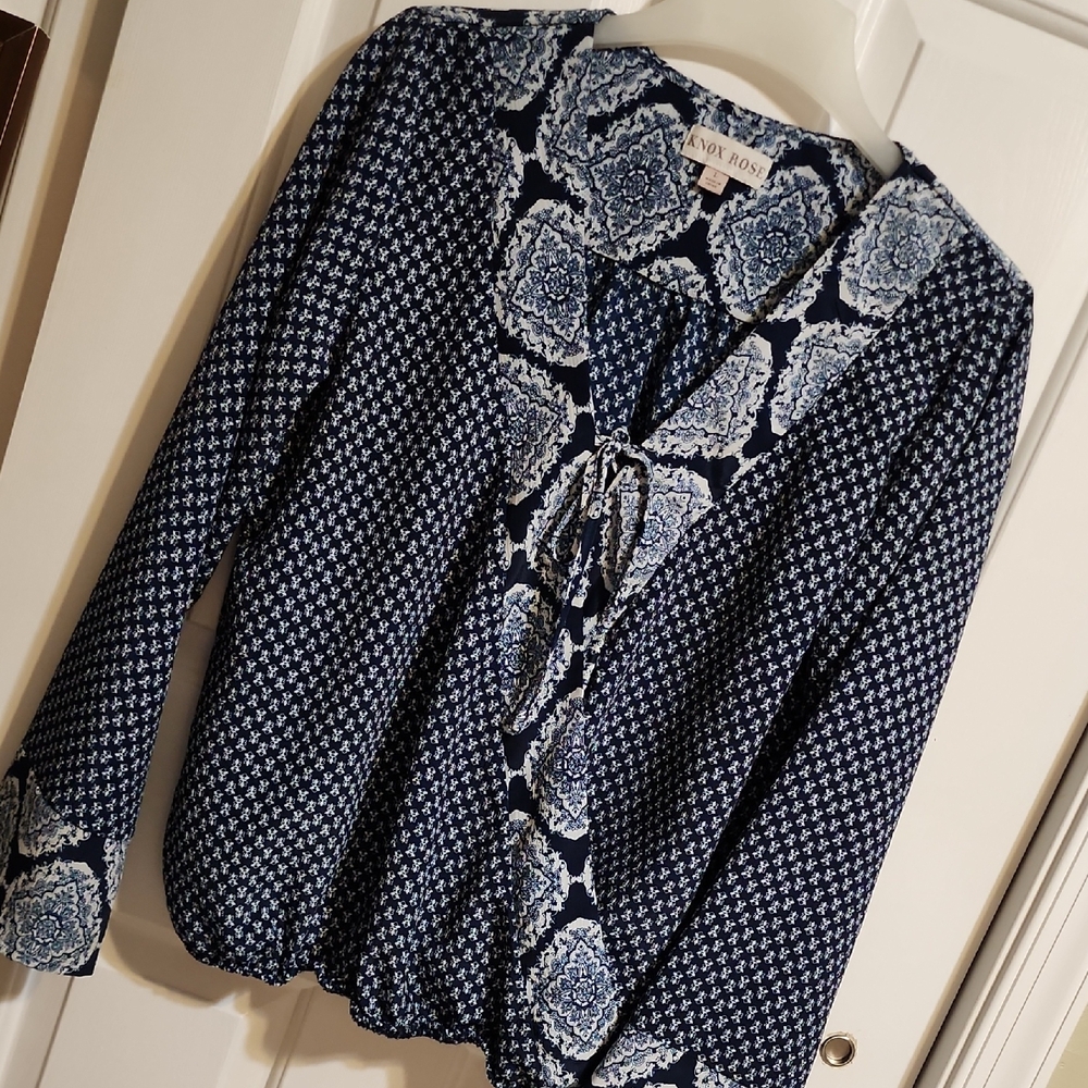 Knox Rose L Blue and White Tie Front Long Sleeve Blouse